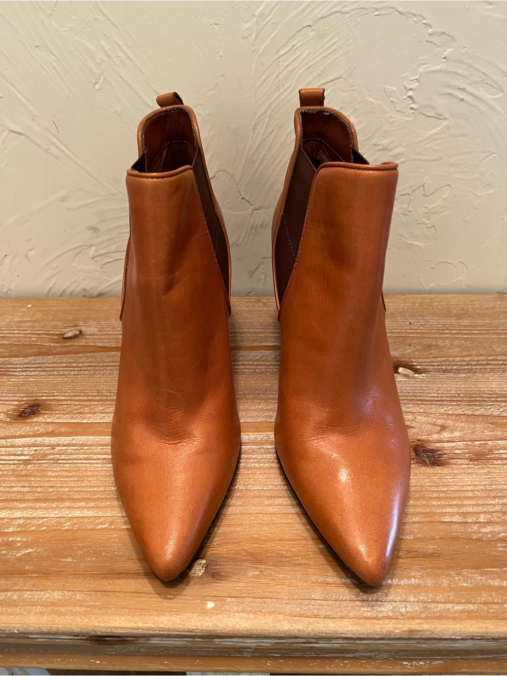 Lauren Ralph Lauren Tan Pointed-Toe Leather Ankle Booties. Size 8 B
